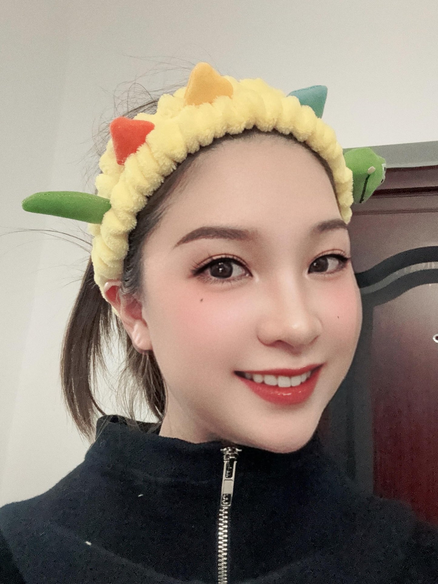 IQUQIXL Funny Dinosaur Headband Cute Animal Cat Duck Frog Dinosaur Snail Kawaii Spa Headband Hair Accessories for Washing Face Shower Sports Beauty Skincare (Style 22)