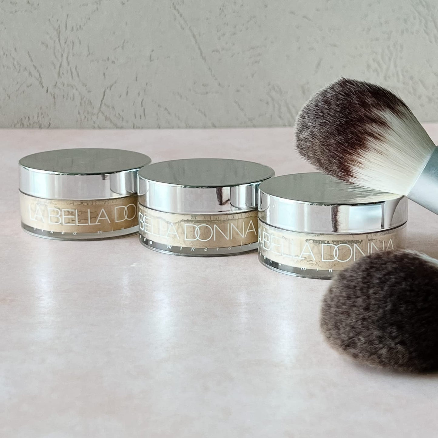 La Bella Donna Loose Mineral Foundation, Non-Chemical SPF50, Only 4 Ingredients, Reef-Safe, Non-Nano, Natural Mineral Makeup with Sun Protection | 10g | Light Amber