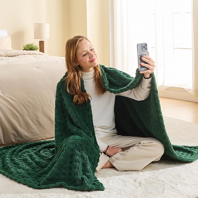 NEWCOSPLAY Super Soft Throw Blanket Green Premium Silky Flannel Fleece 3D Waffle Checkered Lightweight Bed Blanket All Season Use (Dark Green, Throw(50"x70"))