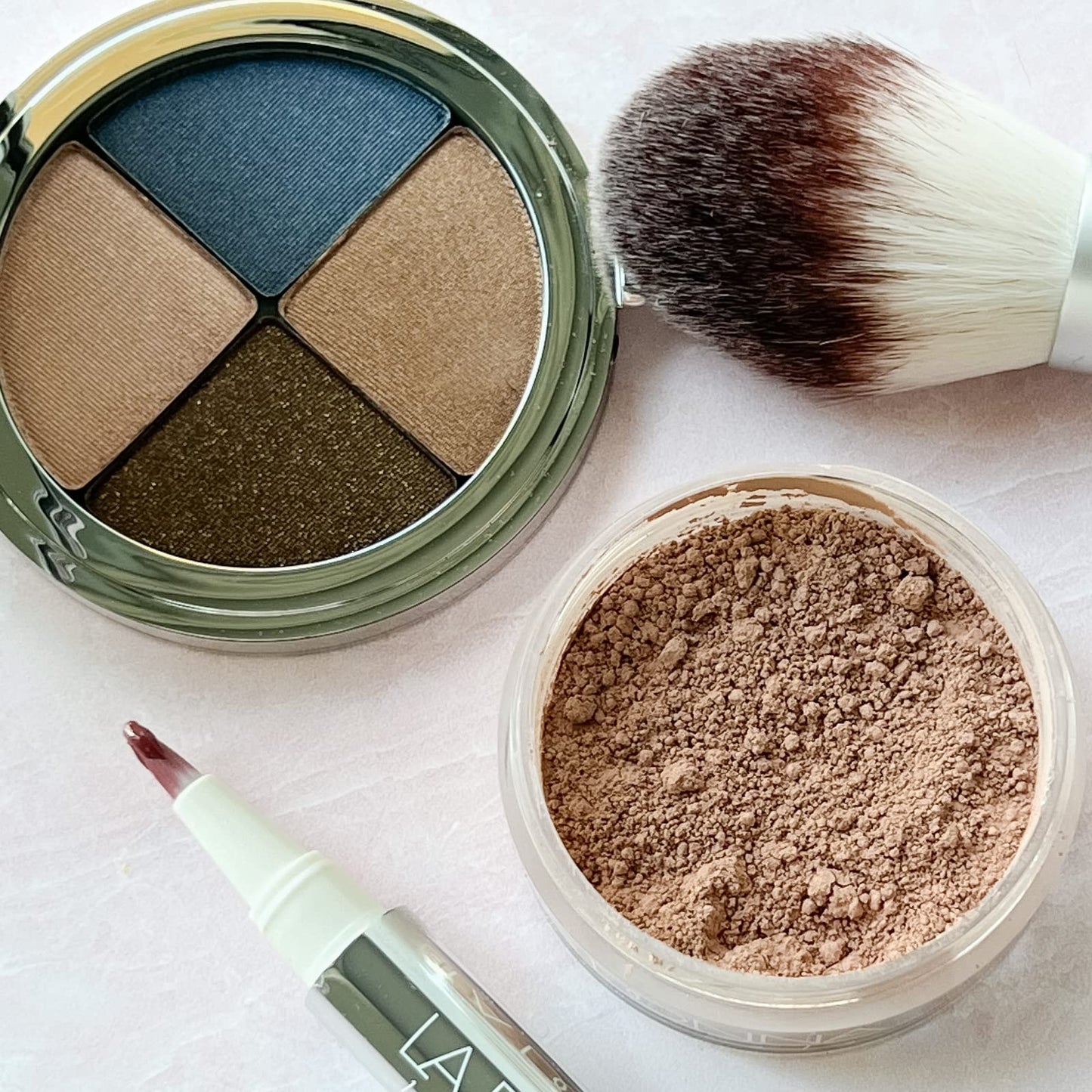 La Bella Donna Loose Mineral Foundation, Non-Chemical SPF50, Only 4 Ingredients, Reef-Safe, Non-Nano, Natural Mineral Makeup with Sun Protection | 10g | Light Amber