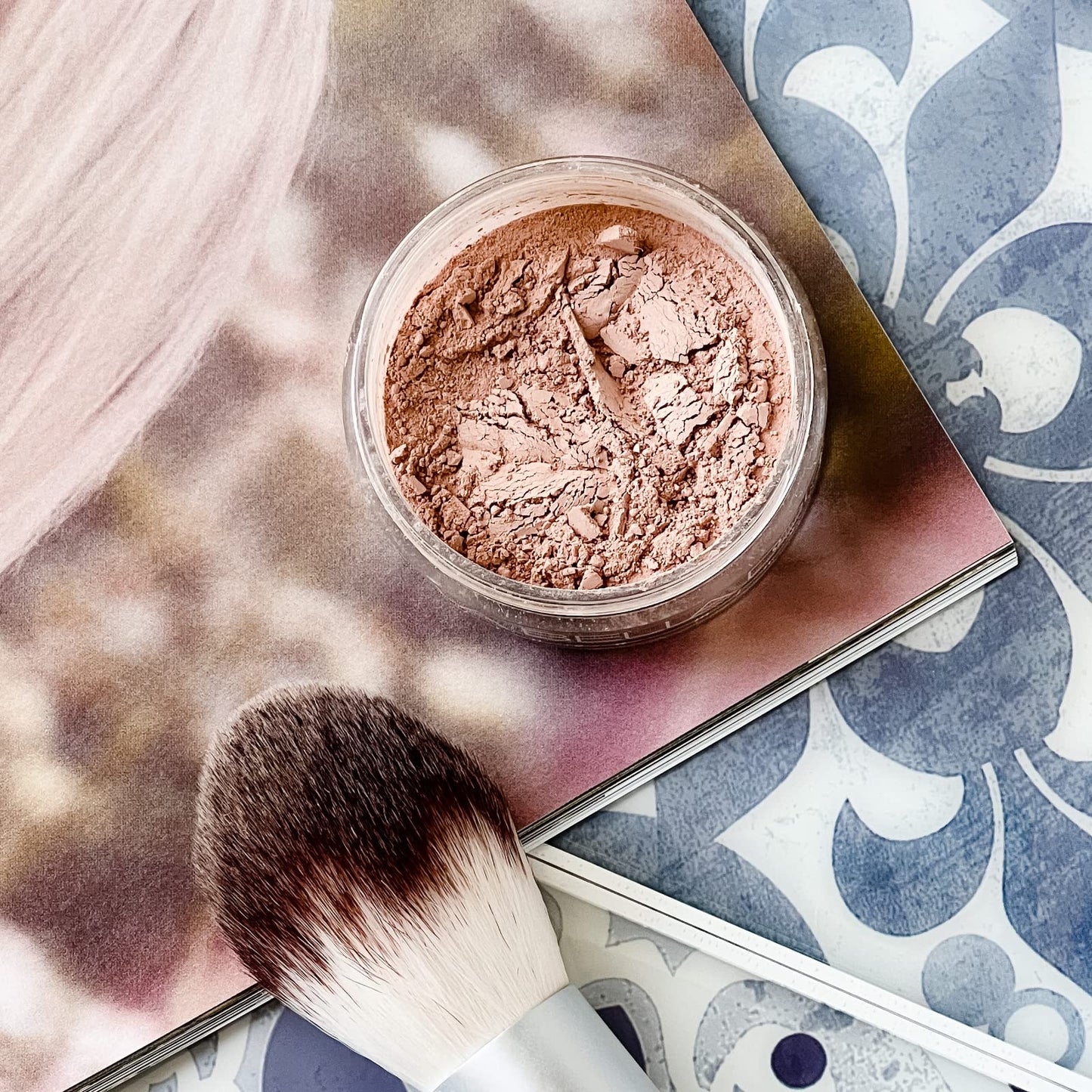 La Bella Donna Loose Mineral Foundation, Non-Chemical SPF50, Only 4 Ingredients, Reef-Safe, Non-Nano, Natural Mineral Makeup with Sun Protection | 10g | Light Amber